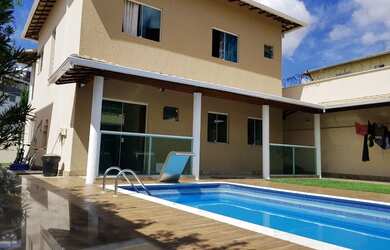 Imagem: A casa possui 3 Dormitórios, 3 Banheiros, 4 Vagas na garagem