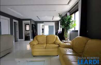 Imagem: O apartamento possui 3 Dormitórios, 3 Banheiros, 4 Vagas na