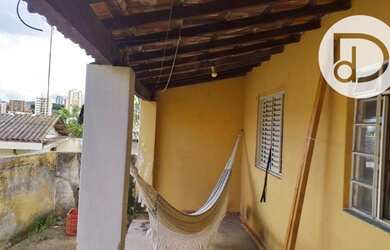 Imagem: A casa possui 2 Dormitórios, 1 Banheiro, 230m² de Área e