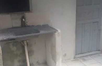 Imagem: A casa possui 1 Dormitório, 1 Banheiro e está localizado