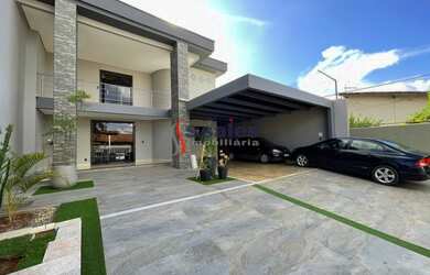 Imagem: A casa em condomínio possui 5 Dormitórios, 5 Banheiros, 5