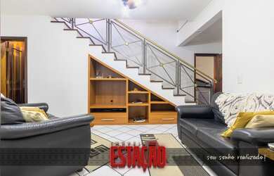 Imagem: A casa possui 5 Dormitórios, 4 Banheiros, 4 Vagas na garagem