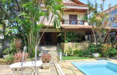 Imagem: A casa em condomínio possui 4 Dormitórios, 5 Banheiros, 2