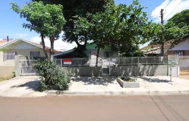 Imagem: A casa possui 3 Dormitórios, 3 Banheiros, 1 Vaga na garagem