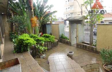 Imagem: A casa possui 4 Dormitórios, 4 Banheiros, 5 Vagas na garagem