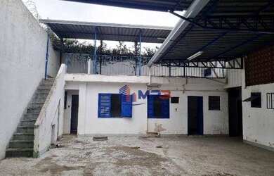 Imagem: O depósito possui 5 Vagas na garagem e 903m² de Área e está