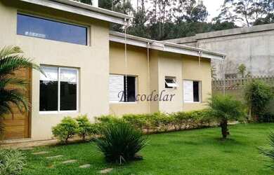 Imagem: A casa em condomínio possui 4 Dormitórios, 4 Banheiros, 5