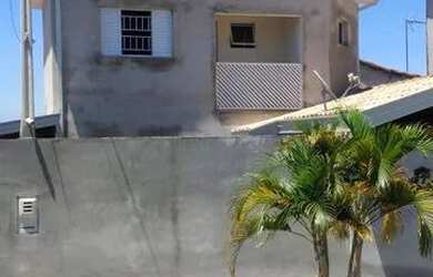 Imagem: A casa possui 2 Dormitórios, 3 Banheiros, 2 Vagas na garagem