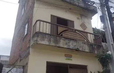 Imagem: A casa possui 2 Dormitórios, 3 Banheiros, 1 Vaga na garagem