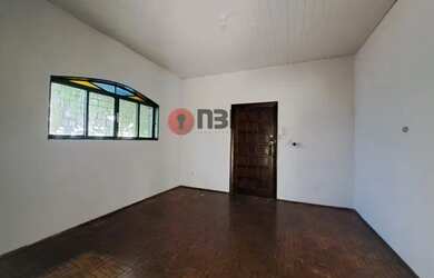 Imagem: A casa possui 3 Dormitórios, 2 Banheiros, 1 Vaga na garagem