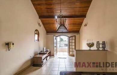 Imagem: A casa possui 3 Dormitórios, 3 Banheiros, 2 Vagas na garagem