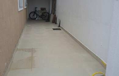 Imagem: A casa possui 2 Dormitórios, 2 Banheiros, 2 Vagas na garagem