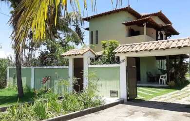 Imagem: A casa possui 3 Dormitórios, 3 Banheiros, 5 Vagas na garagem