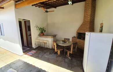 Imagem: A casa em condomínio possui 4 Dormitórios, 4 Banheiros, 1