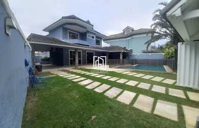 Imagem: A casa em condomínio possui 4 Dormitórios, 5 Banheiros, 3