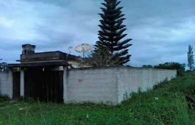 Imagem: A casa possui 1 Dormitório, 1 Banheiro, 5 Vagas na garagem