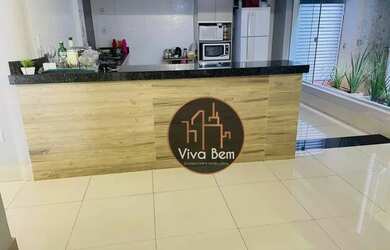 Imagem: A casa possui 3 Dormitórios, 2 Banheiros e está localizado