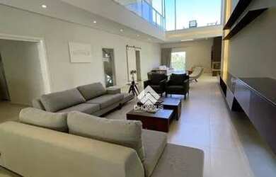 Imagem: A casa em condomínio possui 5 Dormitórios, 5 Banheiros, 5