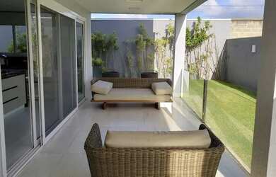 Imagem: A casa em condomínio possui 4 Dormitórios, 5 Banheiros, 4