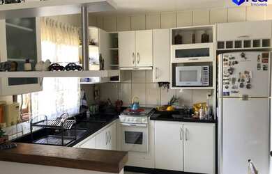 Imagem: A casa possui 5 Dormitórios, 5 Banheiros, 5 Vagas na garagem