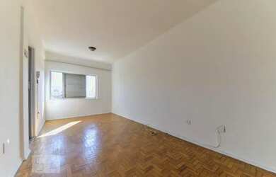 Imagem: O studio possui 1 Dormitório, 1 Banheiro, 32m² de Área e