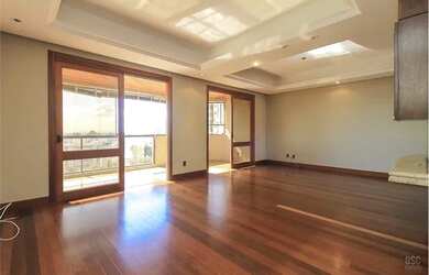 Imagem 9: Apartamento com 4 Dormitorio s localizado a no bairro Mont Serrat em Porto...