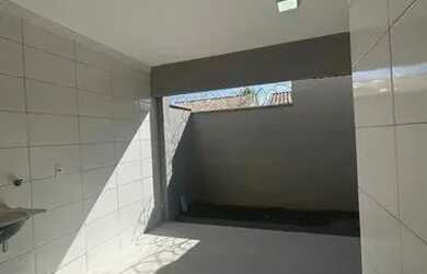 Imagem: A casa possui 2 Dormitórios, 1 Banheiro, 1 Vaga na garagem