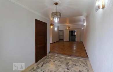 Imagem: A casa possui 3 Dormitórios, 2 Banheiros, 3 Vagas na garagem