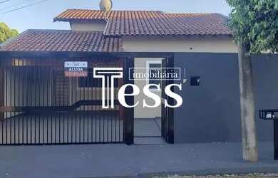 Imagem: A casa possui 3 Dormitórios, 2 Banheiros, 5 Vagas na garagem