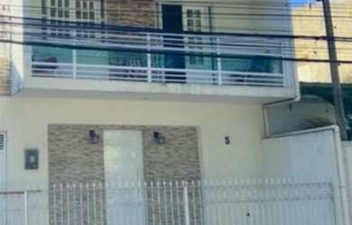 Imagem: A casa possui 4 Dormitórios, 2 Banheiros, 1 Vaga na garagem