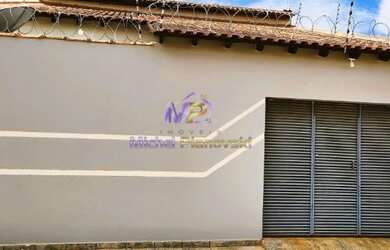 Imagem: A casa possui 4 Dormitórios, 3 Banheiros, 2 Vagas na garagem