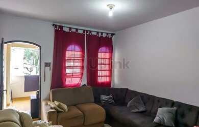 Imagem: A casa possui 2 Dormitórios, 1 Banheiro, 1 Vaga na garagem