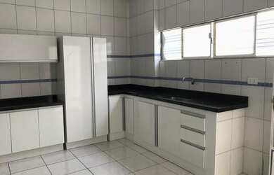 Imagem 8: Alugo casa alto padrão. 1 Vaga na garageme4 Dormitórios