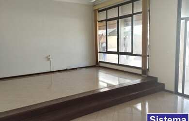 Imagem: A casa possui 3 Dormitórios, 4 Banheiros, 5 Vagas na garagem