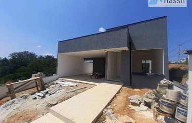 Imagem: A casa em condomínio possui 3 Dormitórios, 4 Banheiros, 4