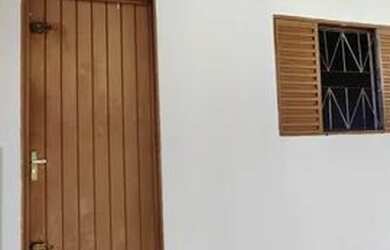 Imagem: A casa possui 1 Dormitório, 1 Banheiro, 1 Vaga na garagem