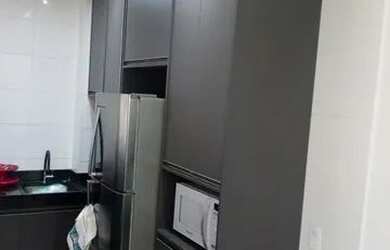 Imagem: O apartamento possui 2 Dormitórios, 1 Banheiro, 1 Vaga na garagem