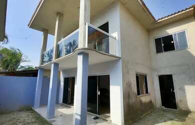 Imagem: A casa e possui 3 Dormitórios, Suítes, 1 Banheiro, 2 Vagas