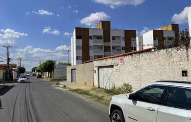 Imagem: A casa possui 2 Dormitórios, 1 Banheiro, 3 Vagas na garagem