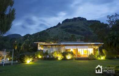 Imagem: A casa em condomínio possui 5 Dormitórios, 5 Banheiros, 4
