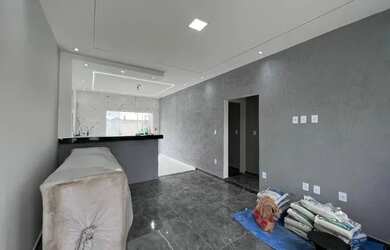 Imagem: A casa e possui 2 Dormitórios, Suítes, 2 Banheiros, 1 Vaga