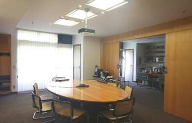 Imagem: O depósito possui 5 Vagas na garagem, 200m² de Área e está