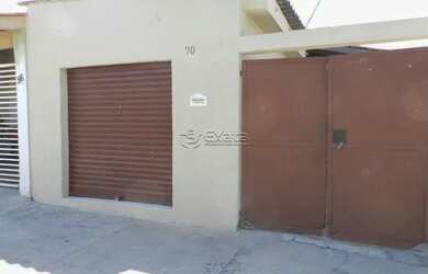 Imagem: A casa possui 1 Dormitório, 2 Banheiros, 1 Vaga na garagem