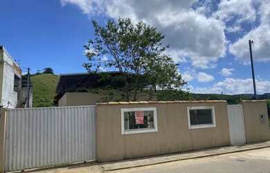 Imagem: A casa possui 3 Dormitórios, 1 Banheiro, 3 Vagas na garagem