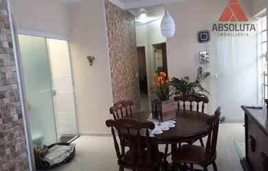 Imagem: A casa possui 3 Dormitórios, 2 Banheiros, 5 Vagas na garagem