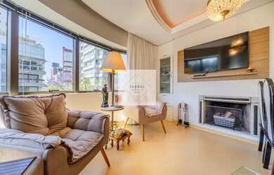 Imagem 1: Apartamento para venda possui 108 metros quadrados com 3 quartos no bairro Rio Branco-POA