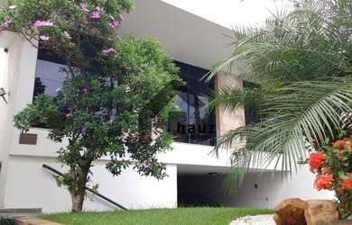 Imagem: A casa possui 3 Dormitórios, 5 Banheiros, 3 Vagas na garagem