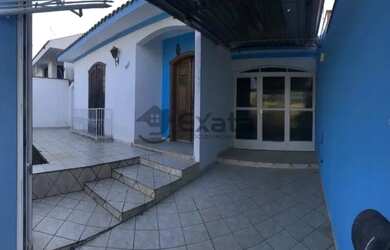 Imagem: A casa possui 3 Dormitórios, 4 Banheiros, 5 Vagas na garagem