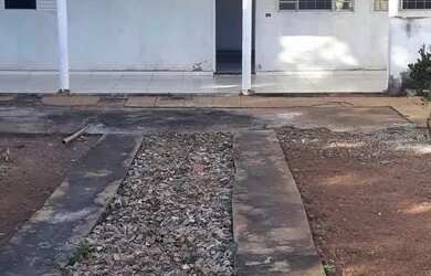 Imagem: A casa possui 2 Dormitórios, 1 Banheiro, 3 Vagas na garagem