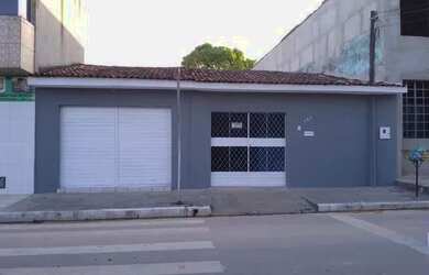 Imagem: A casa possui 2 Dormitórios, 2 Banheiros, 1 Vaga na garagem